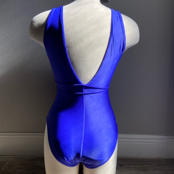 Venus with ring detail two tone color swimsuit - Picture 5 of 9